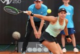 Tenis. Billie Jean King Cup. Falkowska przegrała z Rybakiną w drugim meczu rywalizacji polsko-kazachskiej. Polka pozostawiła dobre wrażenie