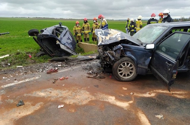 Do najtragiczniejszego wypadku doszło w niedzielę, 2 maja na drodze krajowej nr 41 pomiędzy Niemysłowicami a Rudziczką w powiecie prudnickim. Zginęła 26-latka w ciąży.