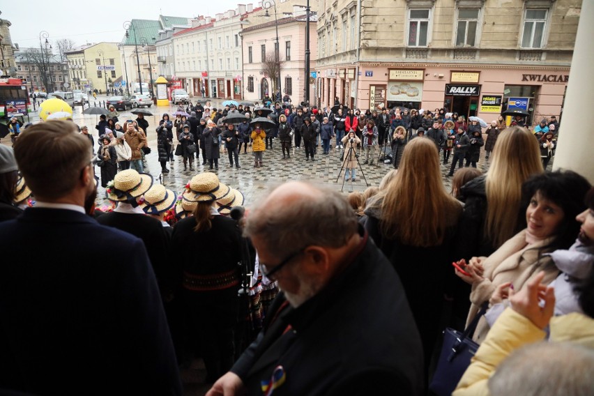 Te liczby robią wrażenie: miliony uchodźców i miliony złotych pomocy. Rocznica wybuchu wojny w Ukrainie. Zdjęcia