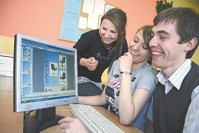 Basia, Paweł i Marzena to tylko część z ponad 20-osobowej załogi szkolnej firmy. (fot. Tomasz Dragan)