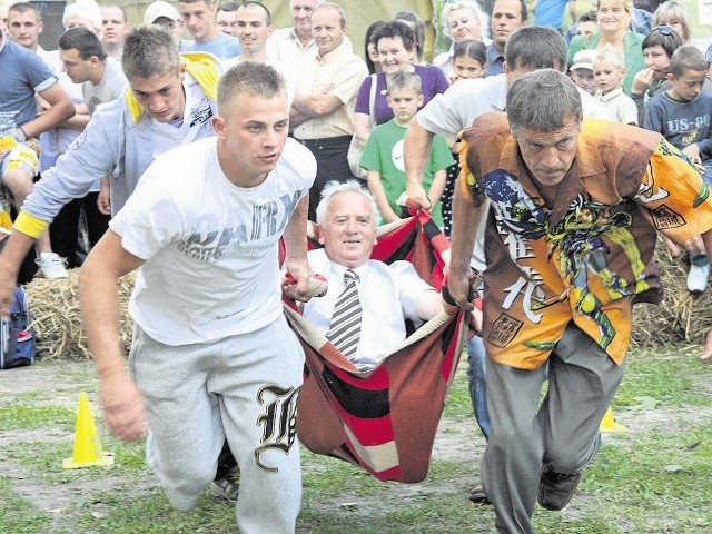 Bez czego trudno wyobrazić sobie dożynki w Łasinie? Bez bardzo lubianego przez mieszkańców turnieju sołectw. Podobnych konkurencji nie zabraknie także podczas biesiad w innych gminach