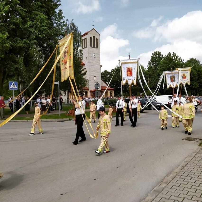 Mieszkańcy gminy Stąporków modlili się podczas procesji Bożego Ciała. Zobacz zdjęcia