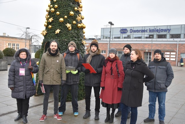 17 grudnia w Tczewie odbyła się konferencja prasowa Partii Razem poświęcona inicjatywie cofnięcia podwyżki cen biletów na tczewską komunikację miejską.