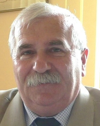 Wiesław Banachowicz. Ma 58 lat. Wykształcenie wyższe. Przez dwie kadencje, pod koniec lat 80., był radnym Rady Miasta i Gminy w Białobrzegach, w kadencji 1998-2002 radny powiatowy i członek Zarządu Powiatu.