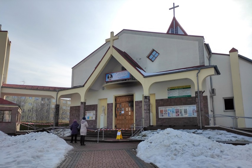 Parafianie i sąsiedzi zrzucają się na remont kościoła. Świątynia na lubelskich Bronowicach została podpalona 