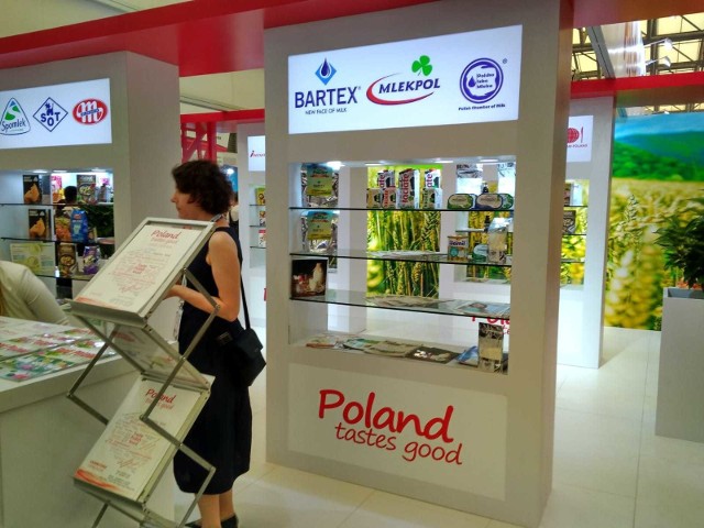 Na stoisku Polskiej Izby Mleka promuje się m.in. Mlekowita i OSM w Piątnicy