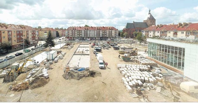 Tak dzisiaj prezentuje się centralny plac Koszalina. Jak widać na zdjęciu, przed wykonawcą inwestycji jeszcze sporo pracy.