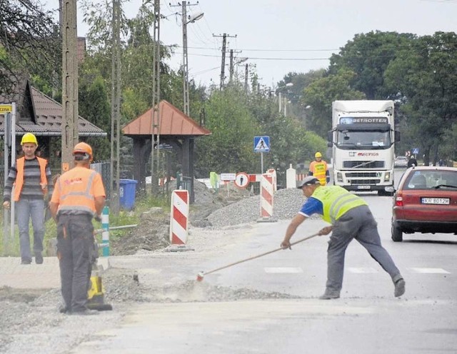 Remont blisko 4 km drogi ma zakończyć się za dwa miesiące