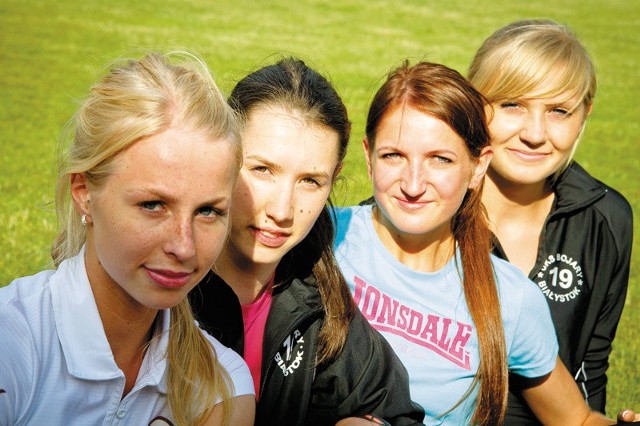 Siła UKS Bojary 19 Białystok opiera się o sprinterki (od lewej): Klaudia Konopka, Martyna Dąbrowska, Katarzyna Sokólska i Sylwia Kasjanowicz.