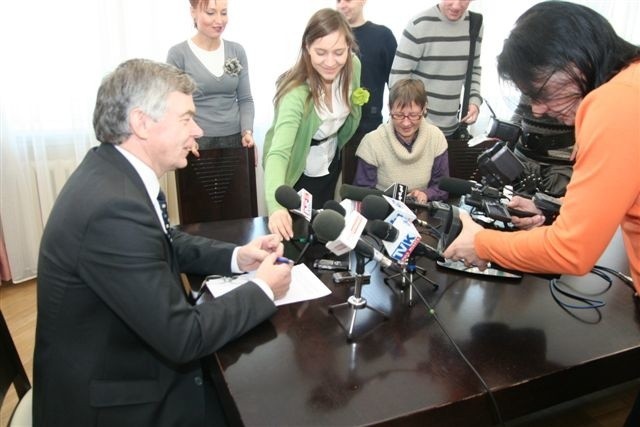 Prezydent Pałucki podczas dzisiejszego spotkania z dziennikarzami