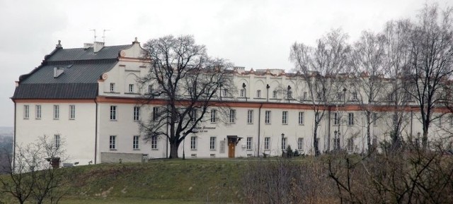 Collegium Gostomianum, jednak z najstarszych szkół średnich w Polsce. Budynek góruje nad sandomierską skarpą.