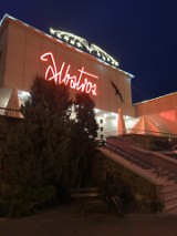 Neon Albatrosu - najstarszej restauracji w Augustowie wpisany do rejestru zabytków