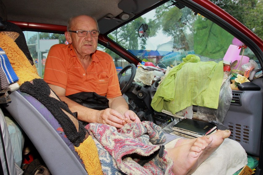 67-letni łodzianin zamieszkał w renault twingo [ZDJĘCIA]