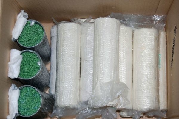 W piątek nad ranem straż graniczna z Budziska zatrzymała ponad 10 kg białego proszku, najprawdopodobniej amfetaminy, i kilkanaście tysięcy zielonych tabletek o nieznanym składzie.