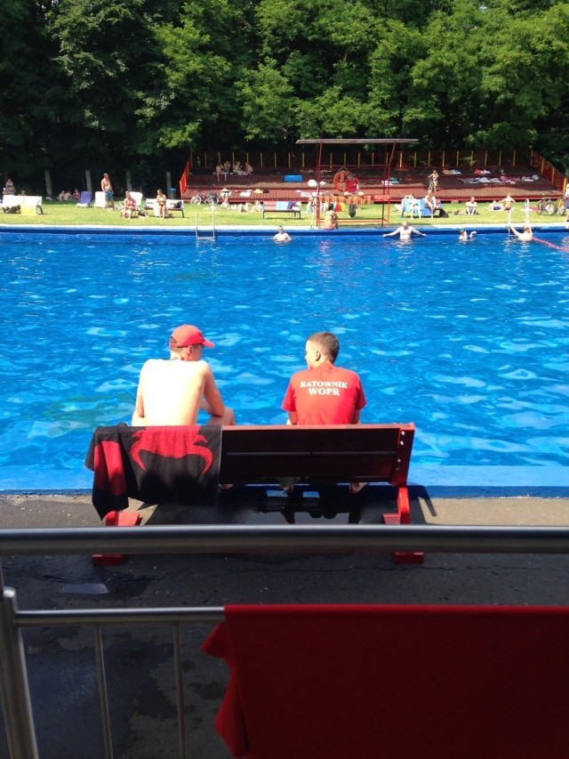 Upalnie już jest, ale na kąpiel w basenie odkrytym w Mikołowie jeszcze musimy poczekać. Kąpielisko rozpocznie sezon w ostatni weekend czerwca.