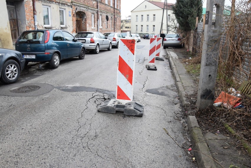 Ulica Probostwo się zapada. Ratusz: To przez sąsiednią budowę 