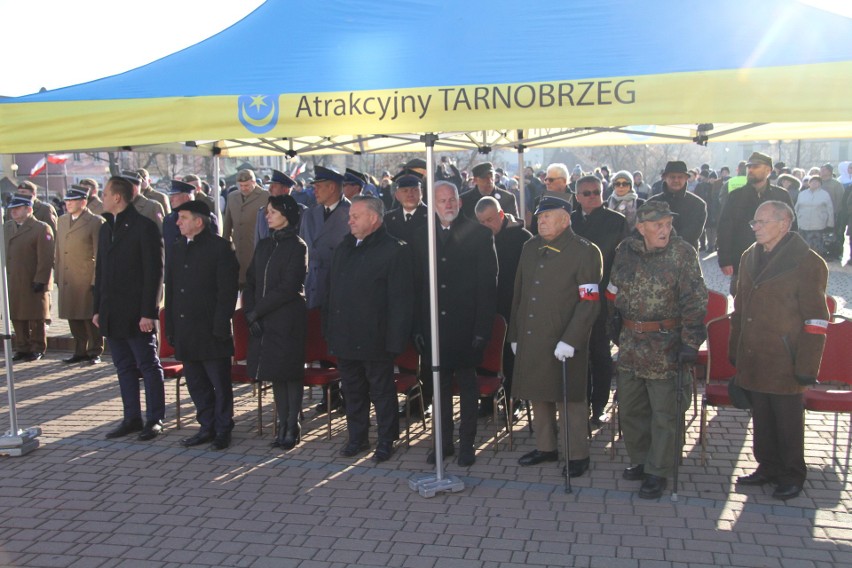 Na Placu Bartosza Głowackiego w Tarnobrzegu  „Terytorialsi” wypowiedzieli rotę przysięgi wojskowej. Było bardzo uroczyście (duzo zdjęć)