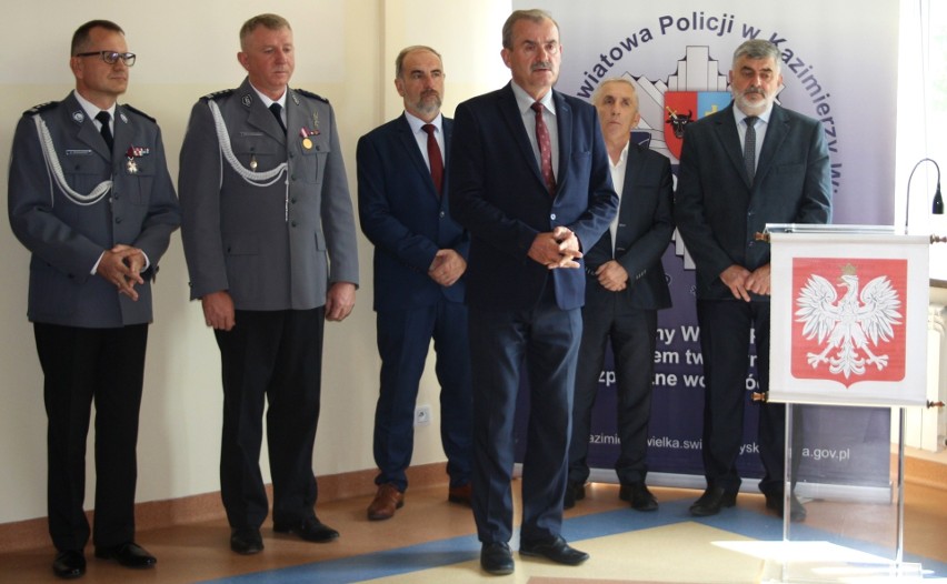 Święto Policji 2019 w Kazimierzy Wielkiej. Były awanse i odznaczenia [ZDJĘCIA]
