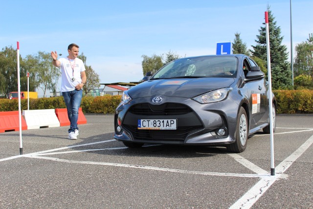 Szkolenie i egzaminowanie kierowców, a także kursy redukujące punkty karne, to ważny element podnoszenia świadomości kierowcy