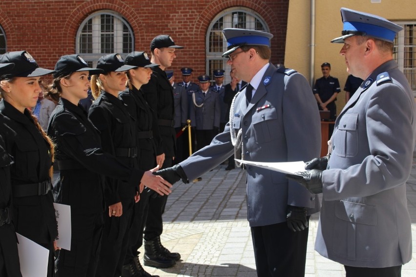 Kolejni nowi policjanci złożyli ślubowanie w Szczecinie