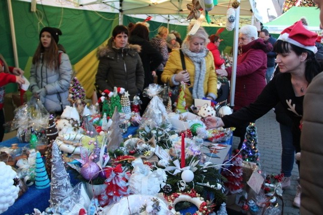 Dąbrowski Jarmark Świąteczny 2019 na placu Wolności