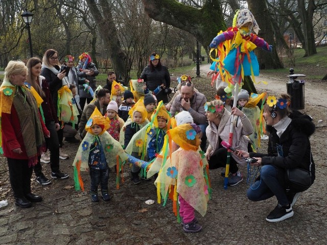 Maluchy ze Żłobka Miejskiego Skrzat z grupy Montessori postanowiły przywitać wiosnę.