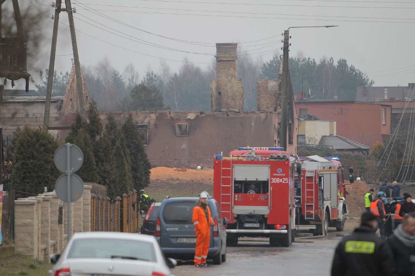 Wybuch i pożar w Murowanej Goślinie - spłonęły trzy domy.