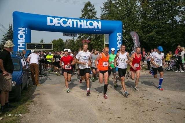 Dawid Piątek (pierwszy z lewej, nr 144) wygrał I Makoską Dychę rozgrywaną na dystansie 10 km. 