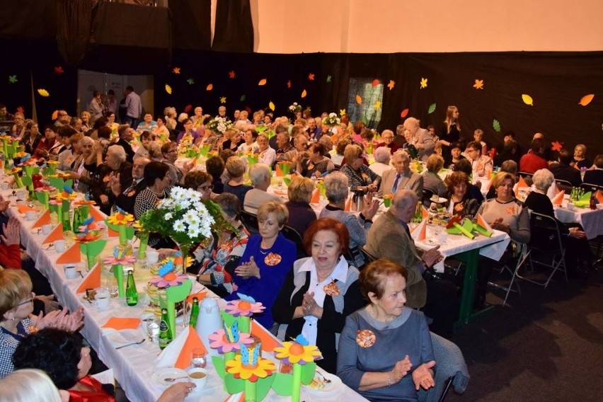 Około 150 emerytów i rencistów wzięło udział w imprezie...