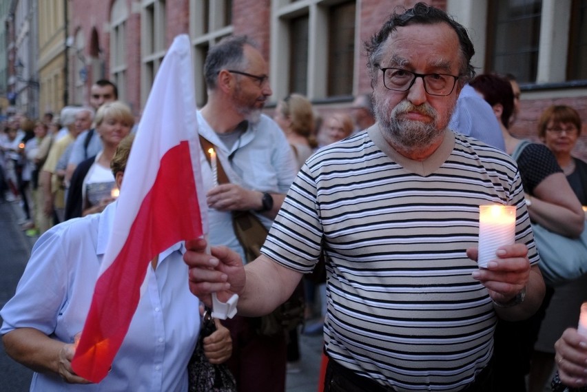 Toruń. Protest po uchwaleniu ustawy o Sądzie Najwyższym...