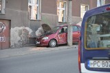Potrącenie dwóch osób na ul. Małogroblowej w Grudziądzu! Kierująca samochodem osobowym wjechała na chodnik