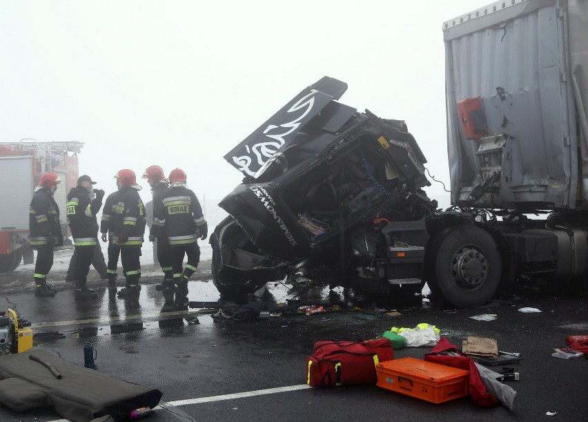 Karambol na autostradzie A1 pod Piotrkowem