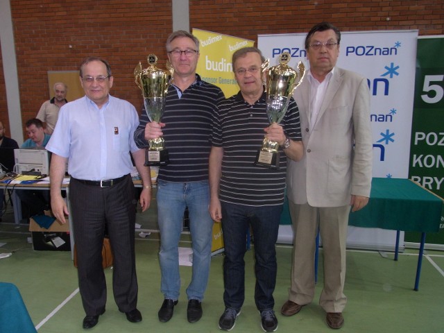 Zwycięzcy turnieju Grand Prix Polski, Michał Kwiecień i Włodzimierz Starkowski w towarzystwie prezesa WZBS, Mariana Wierszyckiego (z prawej)