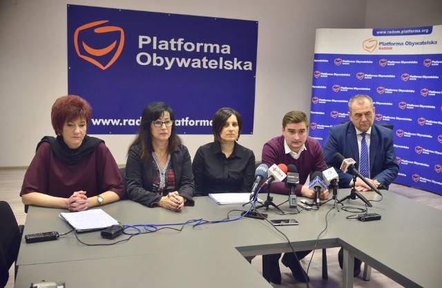 - Niepokoją nas zmiany w szkołach - mówili podczas konferencji działacze Platformy Obywatelskiej w Radomiu.