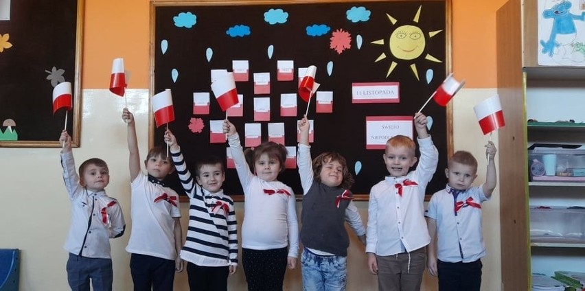 Gmina Kazanów. Szkoła Podstawowa w Zakrzówku wzięła udział w akcji "Szkoła do hymnu". Zobacz zdjęcia