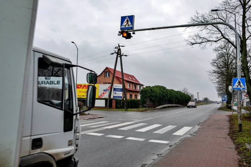 Nie żyje rowerzysta potrącony w Przecławiu. "To fatalne skrzyżowanie". Trwa wyjaśnianie okoliczności tragedii