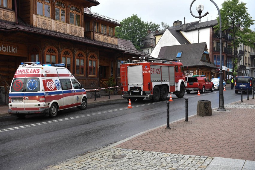 Zakopane. Osobówka wjechała w dom. Pasażer w ciężkim stanie trafił do szpitala w Krakowie [ZDJĘCIA] 