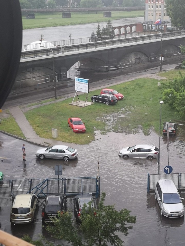 Padało intenstywnie, ale nie specjalnie długo. Burza trwała...