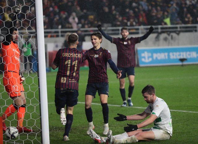 Na kolejnych zdjęciach oceny piłkarzy Pogoni Szczecin za mecz z Lechią Gdańsk (5:1). na zdjęciu Kamil Grosicki i Luka Zahović.