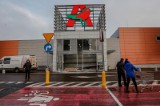 Auchan z nową usługą - można nie tylko odebrać, ale też wysłać paczkę 