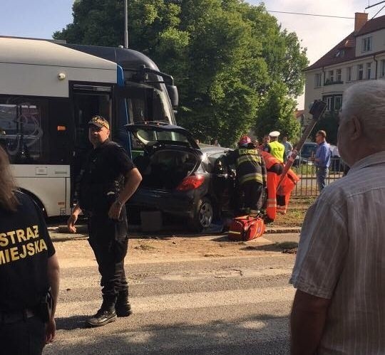 Wypadek na Konopnickiej i Mickiewicza w Szczecinie. Problemy komunikacji miejskiej