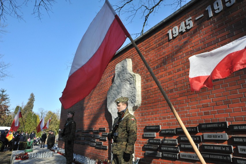Na Cmentarzu Osobowickim hołd Niezłomnym Żołnierzom złożyły...