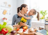 Ta dieta pomoże przetrwać zmianę czasu i przesilenie wiosenne. Co włączyć do wiosennego menu?