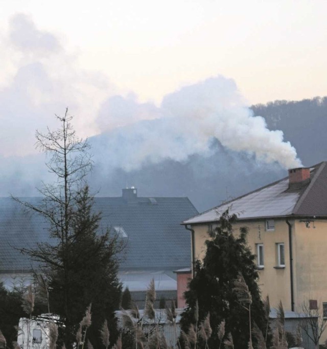 Dym z kominów i brak przewiewów sprawia, że pył wisi w powietrzu