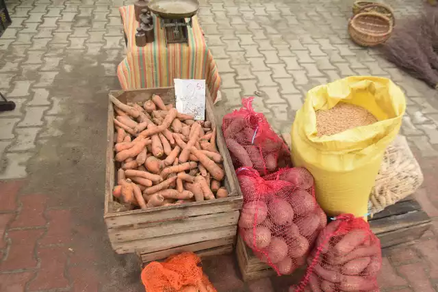 Nie brakowało warzyw i owoców 13 lutego na targu w Przysusze. Zobacz ceny na kolejnych zdjęciach.
