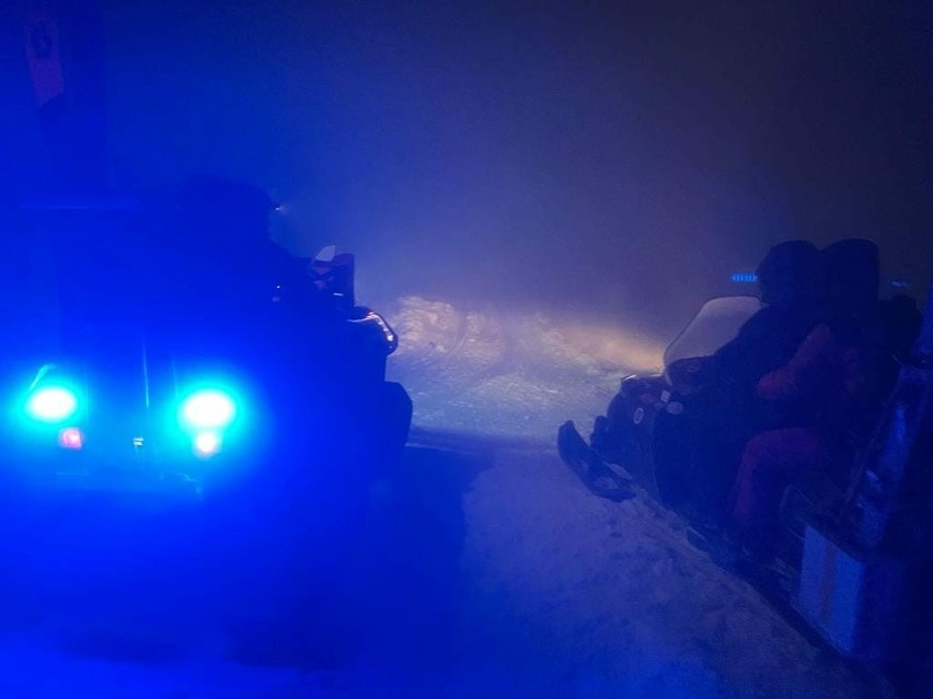 Akcja ratunkowa w Karkonoszach. Ewakuowano pięć osób ze szczytu. GOPR przestrzega przed bezmyślnym chodzeniem po górach