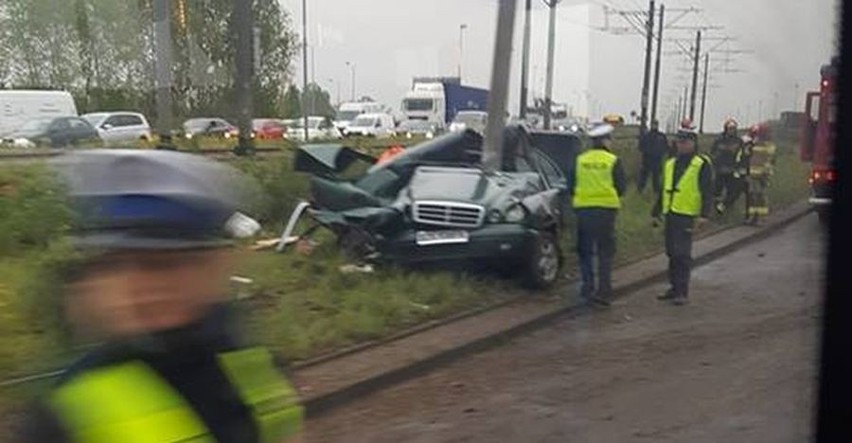 Tragiczny wypadek na Basenie Górniczym w Szczecinie. Nie żyje 63-letni kierowca mercedesa [ZDJĘCIA]