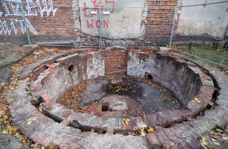 Fundamenty dawnej lodowni mają 1,6 m głębokości.