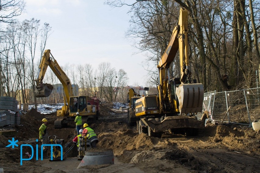 Na ul. Folwarcznej trwają prace związane z infrastrukturą...