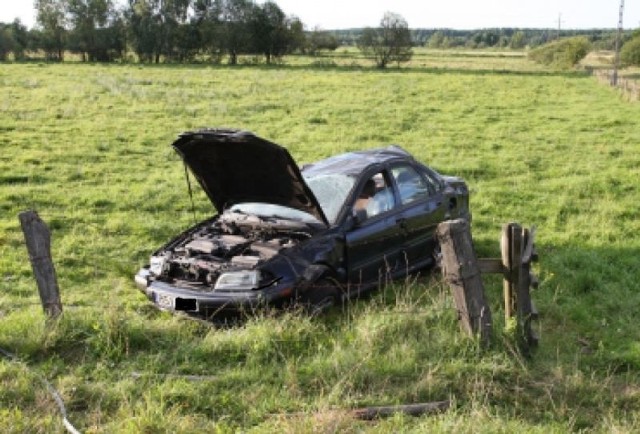 Kierujący przetransportowany został śmigłowcem do szpitala w Białymstoku, gdzie pobrana została mu krew celem ustalenia stanu trzeźwości. Policjanci z Siemiatycz ustalają okoliczności tego zdarzenia.